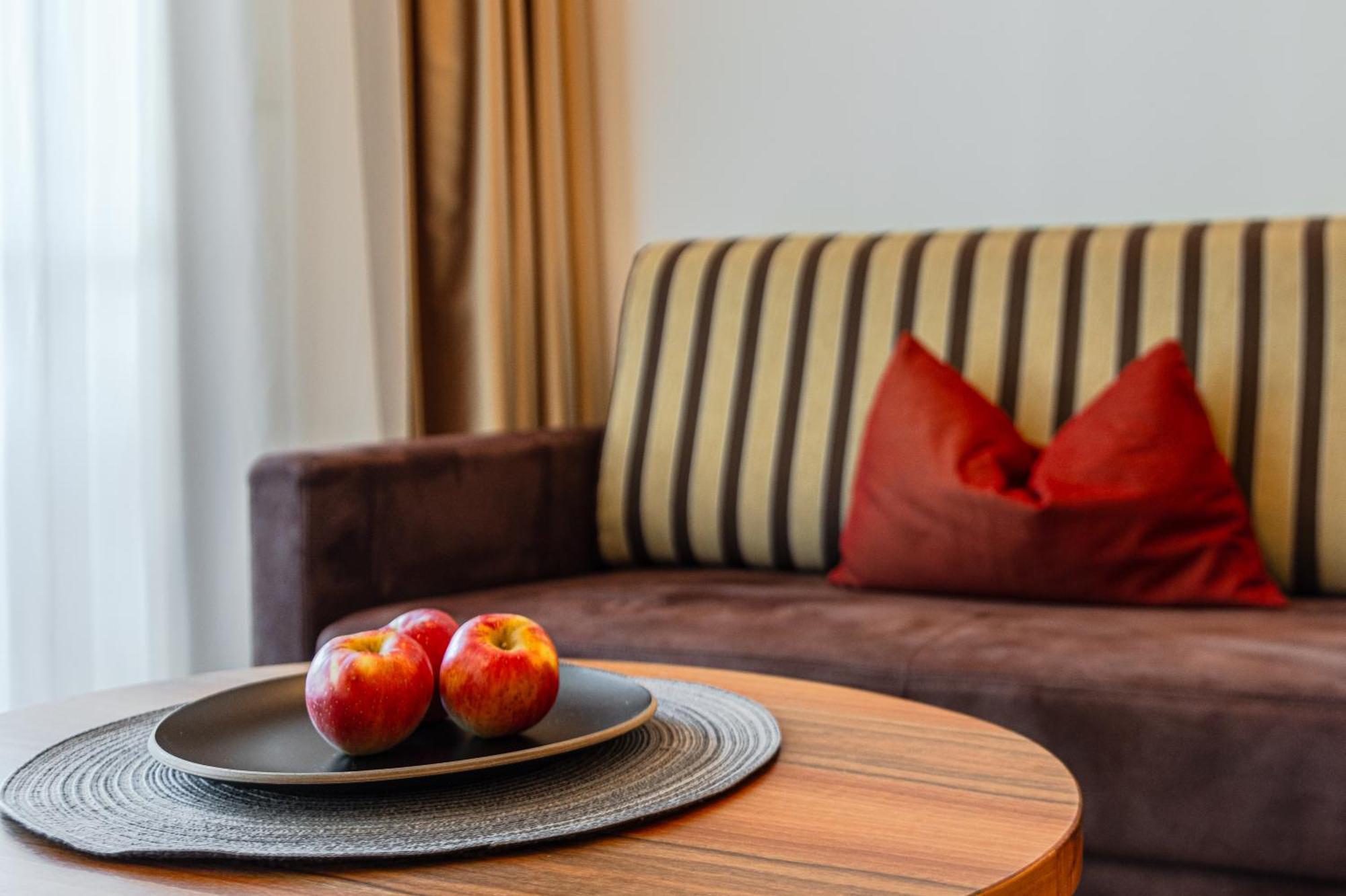 Hotel Stoeres - Active Wellbeing San Cassiano  Esterno foto