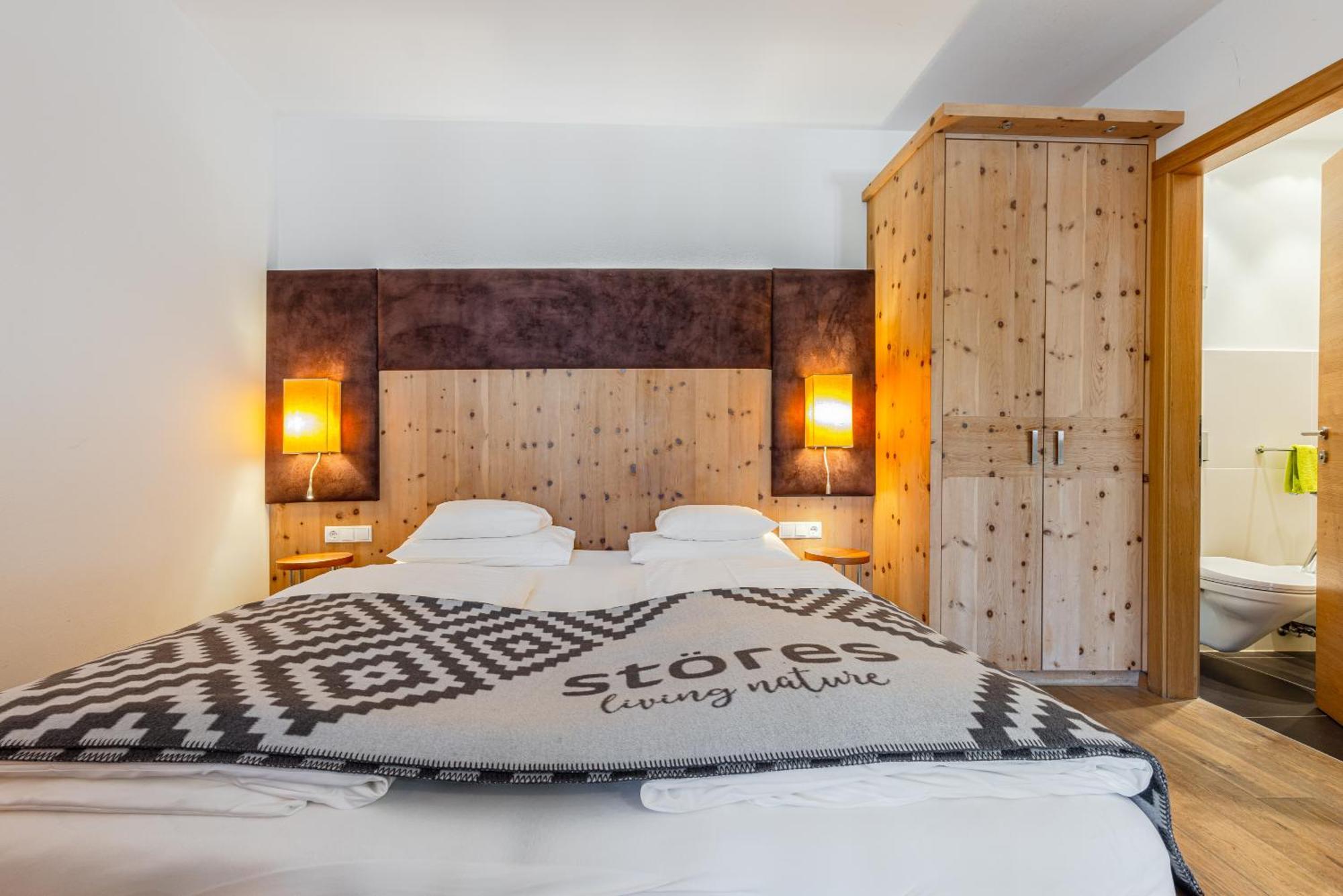 Hotel Stoeres - Active Wellbeing San Cassiano  Esterno foto