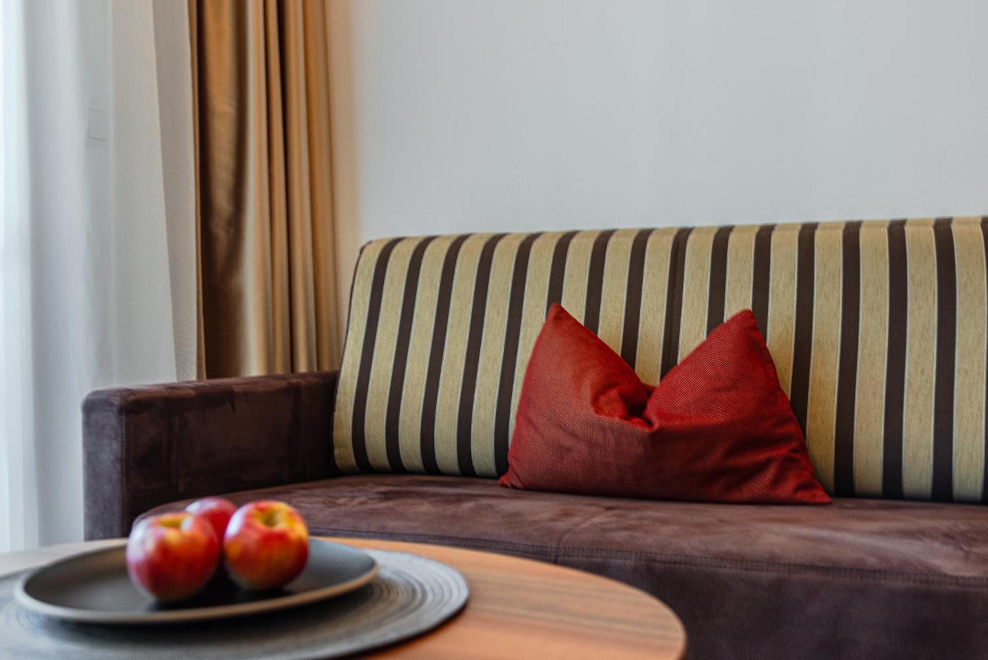 Hotel Stoeres - Active Wellbeing San Cassiano  Esterno foto