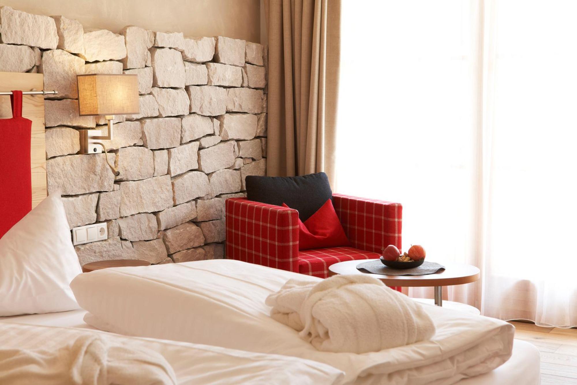 Hotel Stoeres - Active Wellbeing San Cassiano  Esterno foto