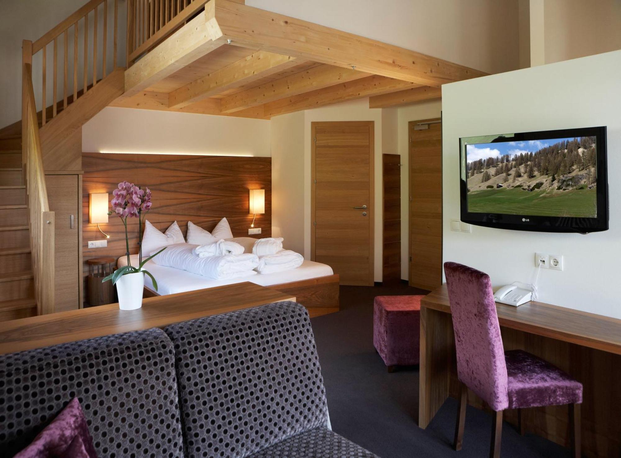 Hotel Stoeres - Active Wellbeing San Cassiano  Esterno foto