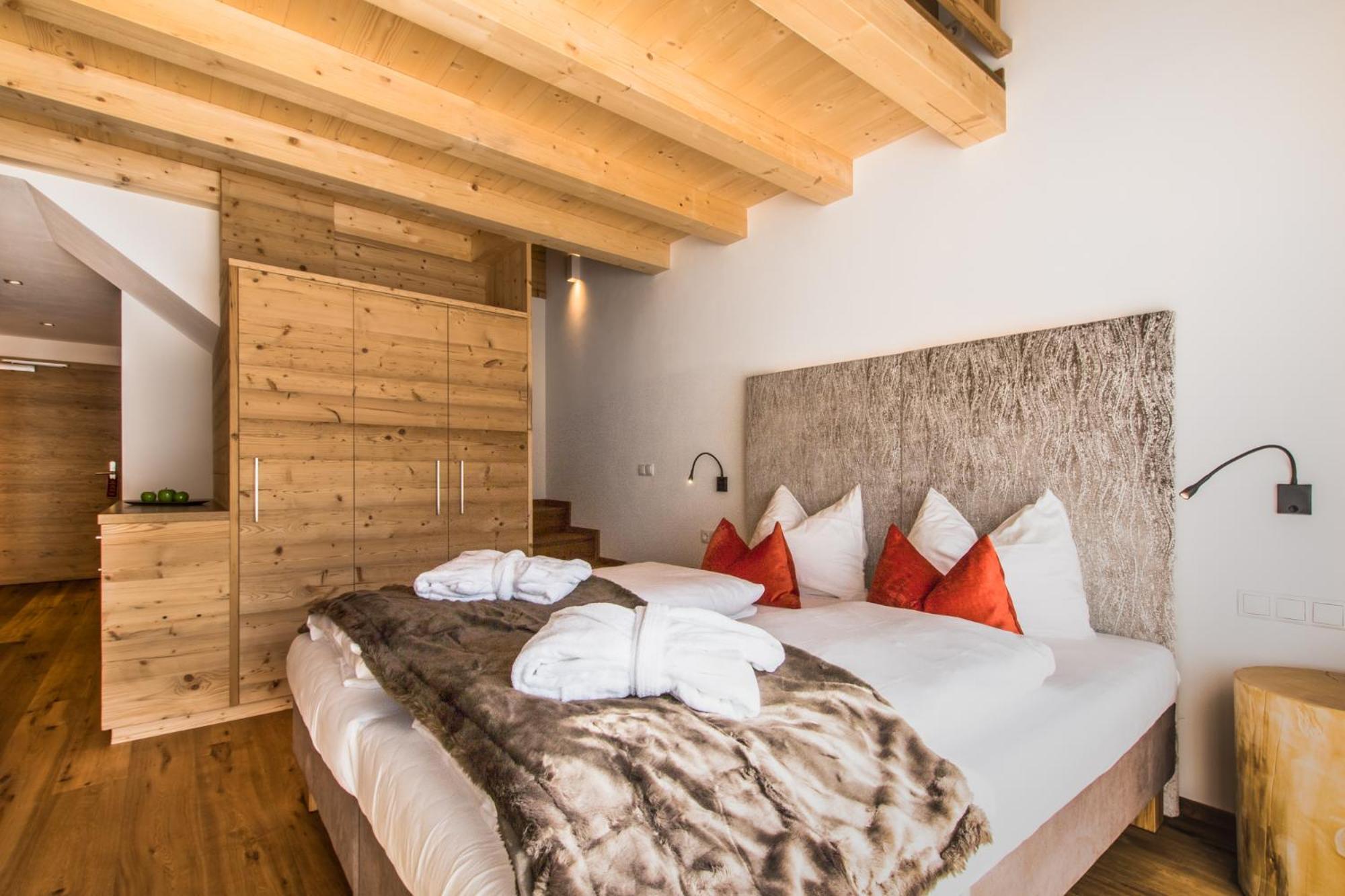 Hotel Stoeres - Active Wellbeing San Cassiano  Esterno foto