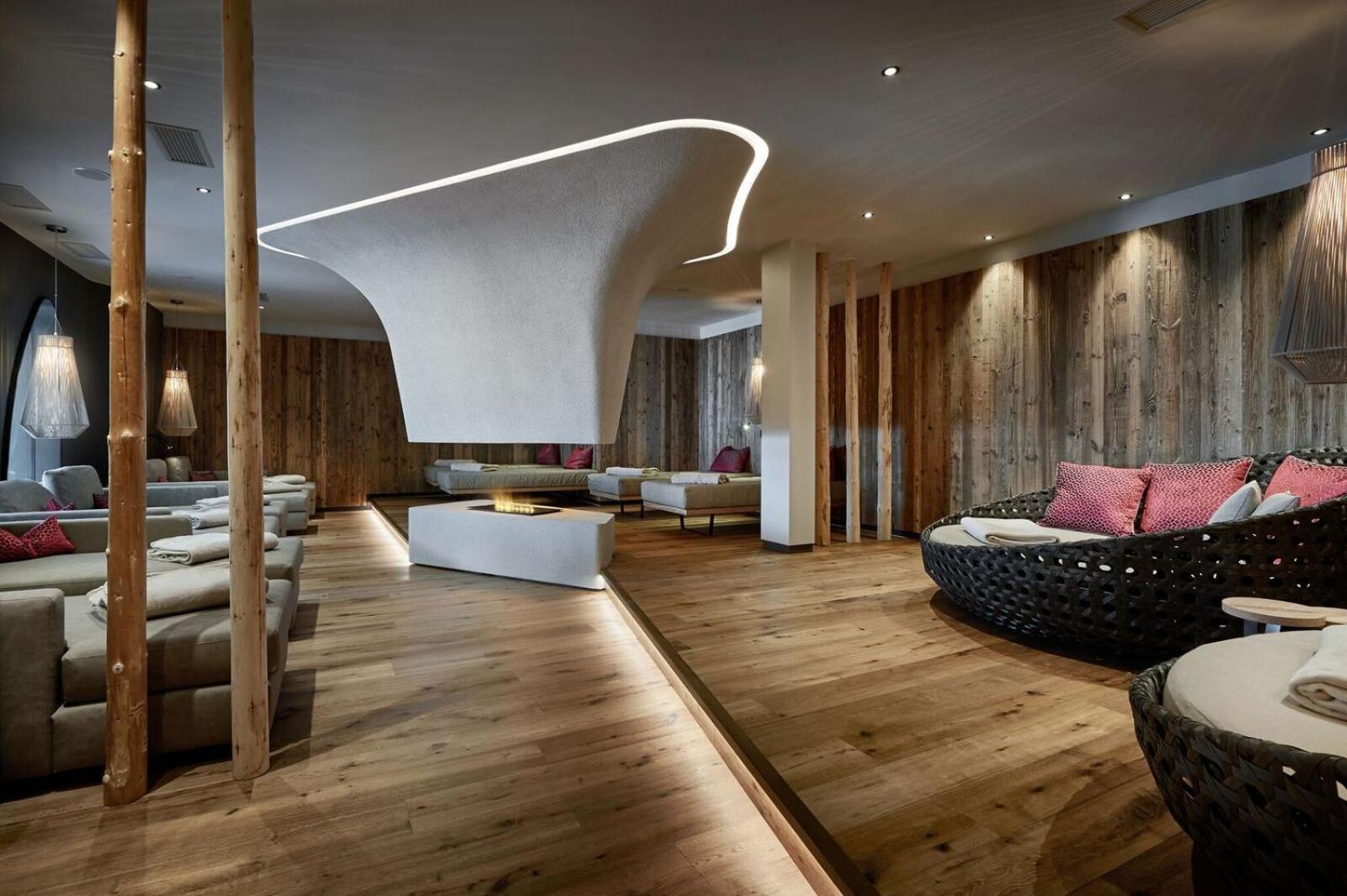 Hotel Stoeres - Active Wellbeing San Cassiano  Esterno foto