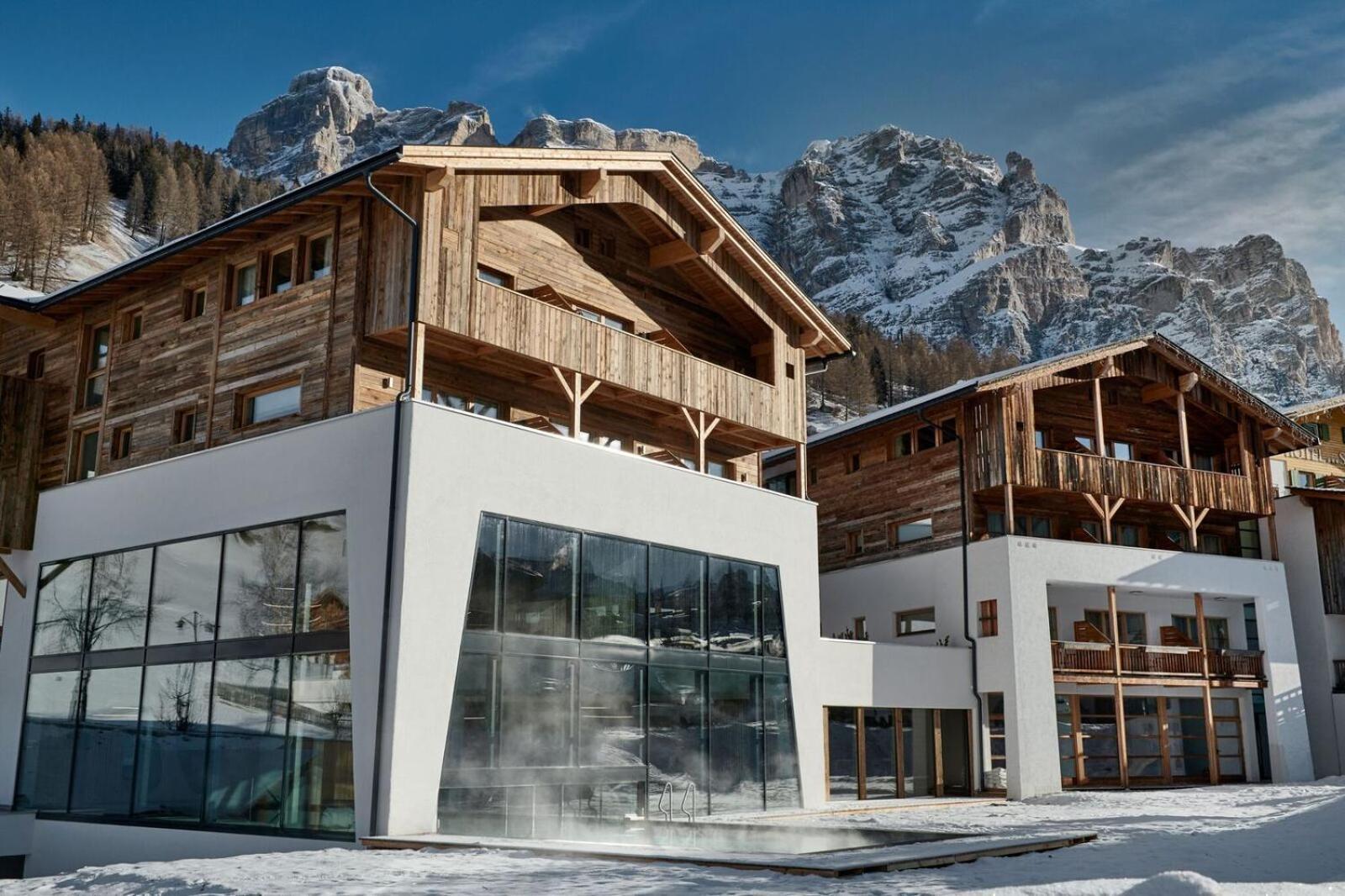 Hotel Stoeres - Active Wellbeing San Cassiano  Esterno foto