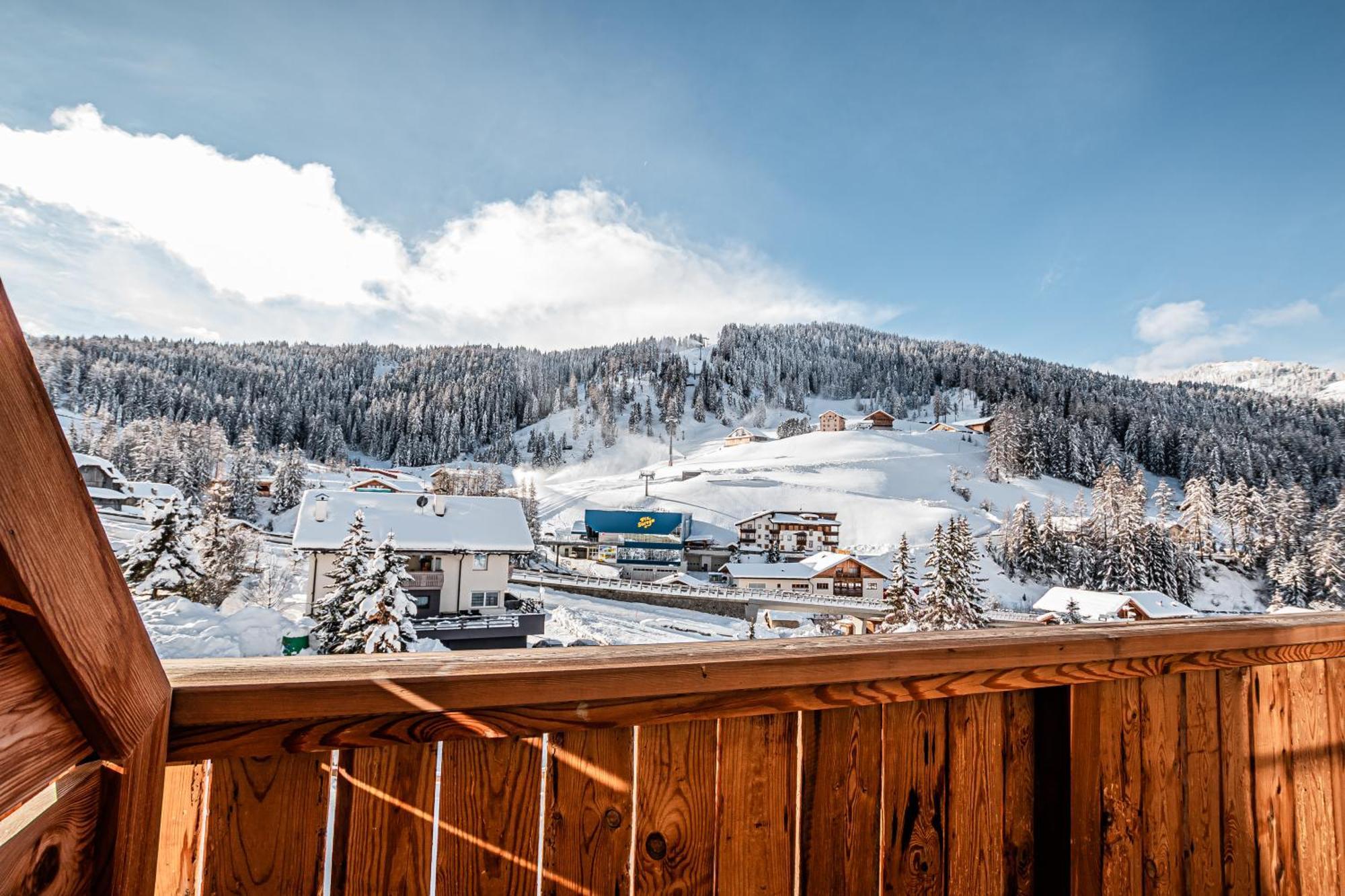 Hotel Stoeres - Active Wellbeing San Cassiano  Esterno foto